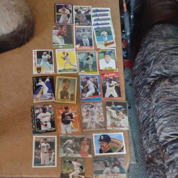 Assorted Baseball Trading Cards Collection - Picture 1 of 4
